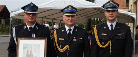 Zdjęcie przedstawiające założycieli lub historyczną remizę OSP Gocław