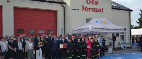 Uczestnicy uroczystości Gminnego Dnia Strażaka i otwarcia remizy OSP w Jeruzalu