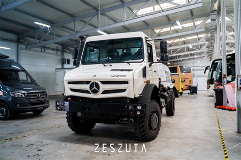 Uroczystość przekazania samochodu ratowniczo-gaśniczego Mercedes Benz Unimog U5000 w OSP Jodłówka-Wałki