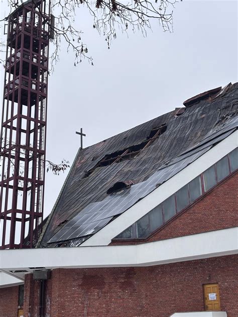 Zniszczony po pożarze dach kościoła Najświętszego Serca Jezusowego w Lublinie
