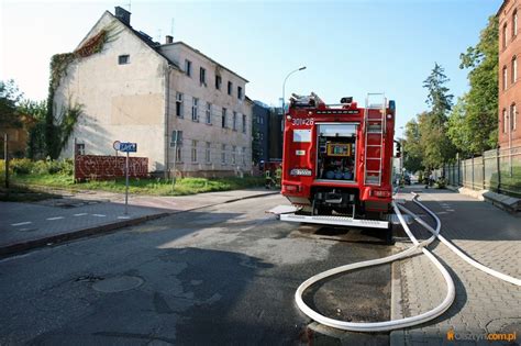 Zdjęcie pustostanu przy Radwańskiej 30 objętego pożarem