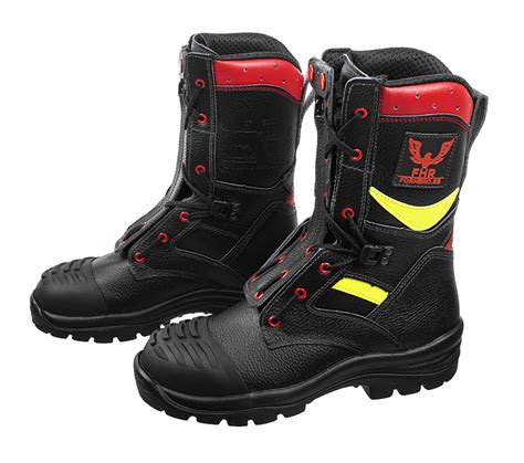 Nowoczesne buty strażackie Brandbull FHR 006 w akcji