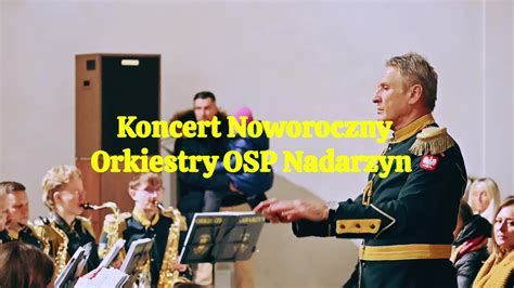 zdjęcie orkiestry OSP Nadarzyn w pełnym składzie podczas występu na świeżym powietrzu