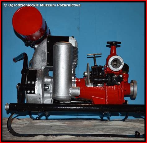 Zdjęcie powojennej polskiej motopompy z serii 