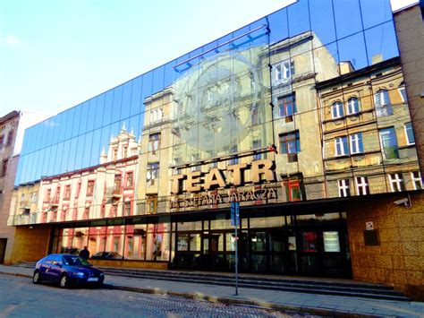 Zewnętrzny widok na Amatorski Teatr Miejski im. Stefana Jaracza w Otwocku