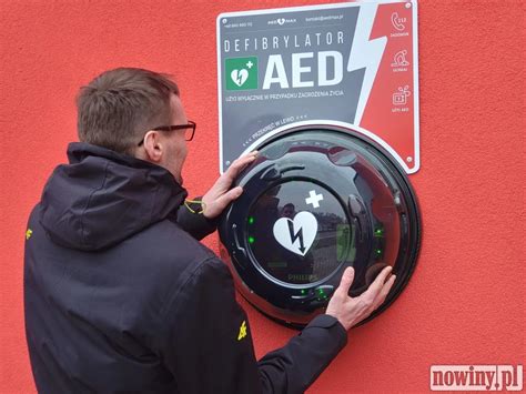 Defibrylator AED w kapsule zewnętrznej
