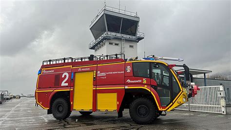 Zdjęcie ciężkiego lotniskowego wozu Magirus Dragon X4