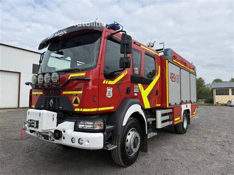 The new Renault d16 fire truck from OSP Gryfice during its presentation on the main square.