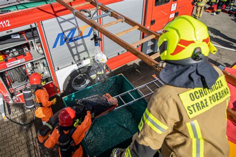 infografika przedstawiająca ścieżkę prawną zwolnienia strażaka OSP z zakładu pracy na czas działań ratowniczych lub szkolenia