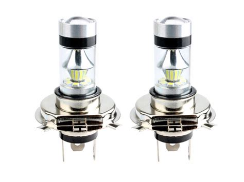 Infografika porównująca parametry techniczne lamp LED 12/24V z homologacją R65/R10