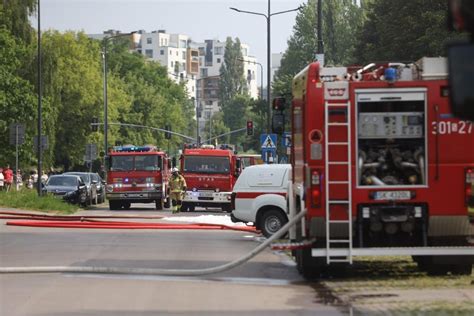 Infografika przedstawiająca liczby: 120 zastępów straży pożarnej, 309 strażaków, 20 tys. m kw. zniszczonej powierzchni