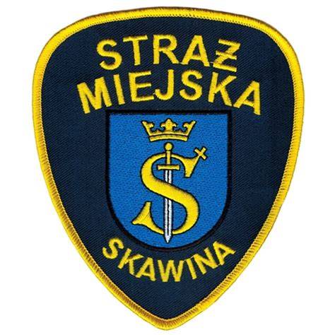 Zbliżenie na haftowany emblemat Straży Miejskiej Skierniewice