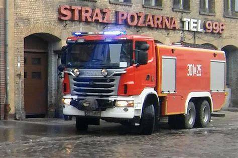 Zdjęcie dymu unoszącego się nad halą produkcyjną Folpak