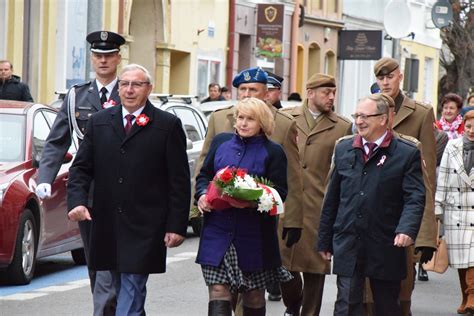 Zdjęcie przedstawiające Walentynki miejskie w Trzebiatowie z elementami strażackimi i strażakami