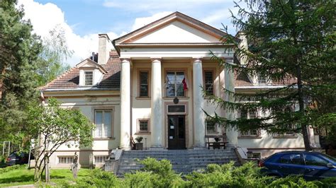 Zniszczone pomieszczenia Muzeum Ziemi Otwockiej po pożarze