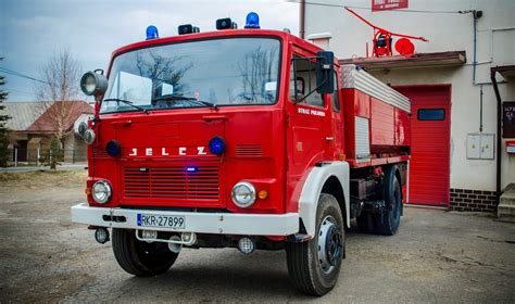 Zdjęcie historyczne wozu bojowego Skoda Liaz 706 RTO OSP Jasionka w akcji