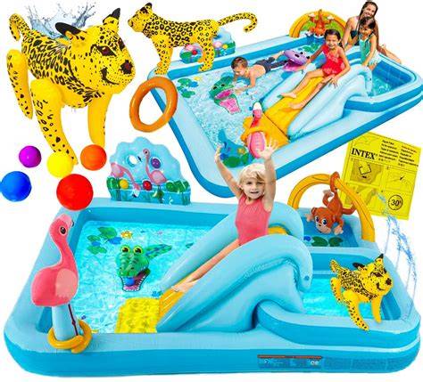 Infografika lub zdjęcie przedstawiające wodny dmuchany plac zabaw WaterFun w Skorzęcinie