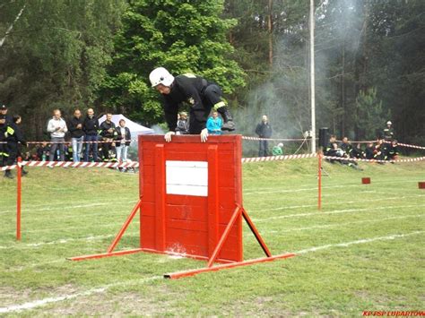 zawody strażackie, sztafeta pożarnicza z przeszkodami