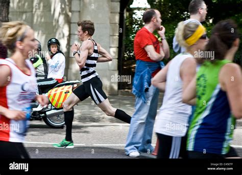 Thematic photo of firefighters participating in a 10km race