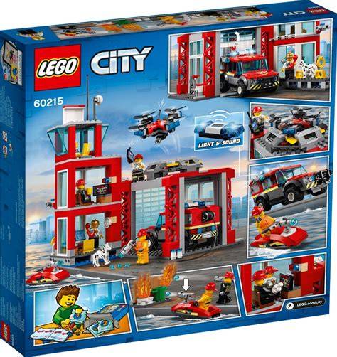 Wizualizacja zawartości zestawu LEGO 60215: remiza, pojazdy, minifigurki