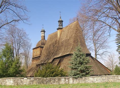 Zdjęcie przedstawiające fragment starej architektury sakralnej w Więcborku