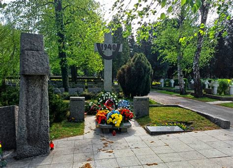 Zdjęcie kaplicy na cmentarzu cholerycznym lub historyczna ilustracja cmentarza