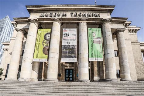 Zewnętrzna fasada Narodowego Muzeum Brazylii przed pożarem
