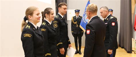 Strażacy w mundurach wyjściowych