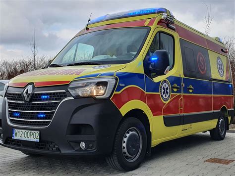 Zdjęcie ambulansu GAZ Gazela w Muzeum Ratownictwa w Krakowie