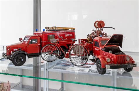 Zestawienie wczesnych modeli wozów strażackich Jelcz