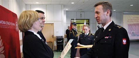 Zdjęcie z ceremonii wręczenia dofinansowań dla jednostek OSP w Skwierzynie