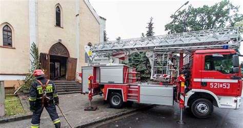 Zgliszcza kościoła św. Józefa w Oławie po pożarze