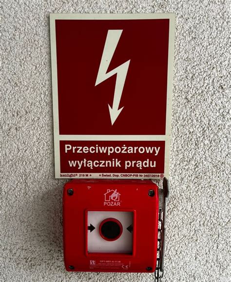 Zasady lokalizacji i oznakowania przeciwpożarowego wyłącznika prądu