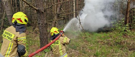 Zespołowe działania Ochotniczej Straży Pożarnej podczas ćwiczeń