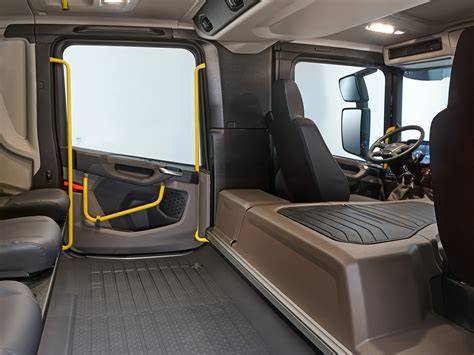 Kabina Scania CrewCab z widokiem wnętrza i rozkładem miejsc dla załogi