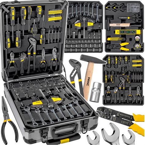 Zdjęcie przedstawiające zestaw narzędzi ratowniczych, w tym Szczęki życia i rozpieraki