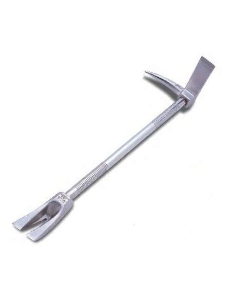 Zdjęcie przedstawiające narzędzia burzące takie jak topory i łomy