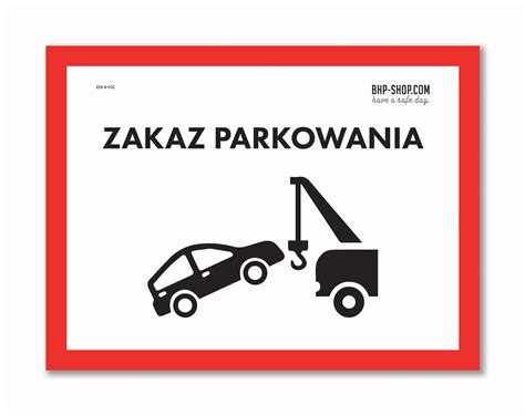 Zdjęcie garażu OSP z widocznym oznakowaniem zakazu parkowania