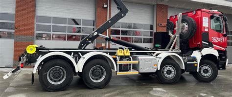 Nowoczesny ciężki nośnik kontenerowy straży pożarnej Scania P460B8X4HZ