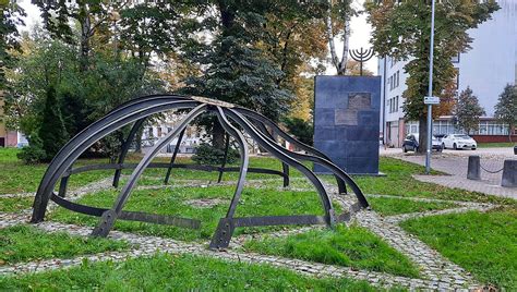 Pomnik Wielkiej Synagogi w Białymstoku upamiętniający ofiary tragicznych wydarzeń z 1941 roku