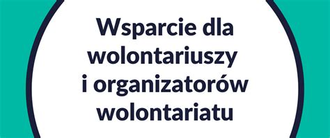 Zdjęcie grupowe wolontariuszy pomagających w sprzątaniu pogorzeliska