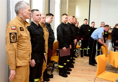 Zdjęcie przedstawiające akcję gaśniczą przy ul. Kwiatowej w Bielsku-Białej, blisko Hulanki