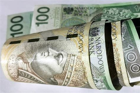 Grafika przedstawiająca banknoty z symbolami PSP, symbolizujące nagrodę roczną i jej finansowy aspekt