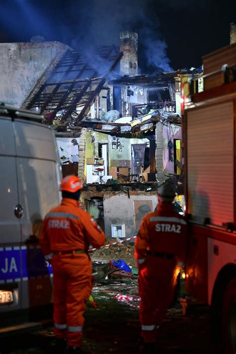 Strażacy i służby ratunkowe na miejscu wybuchu gazu w Jugowie