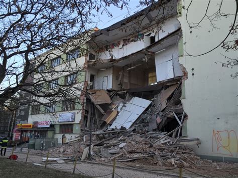 Zawalony budynek wielorodzinny po eksplozji