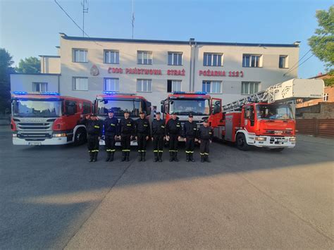 Strażacy OSP podczas działań ratowniczych w gruzowisku