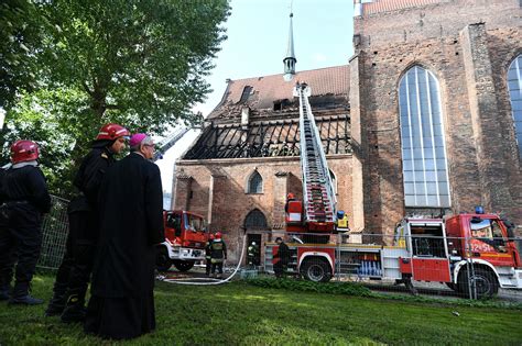 spalona zakrystia kościoła w Jełowej