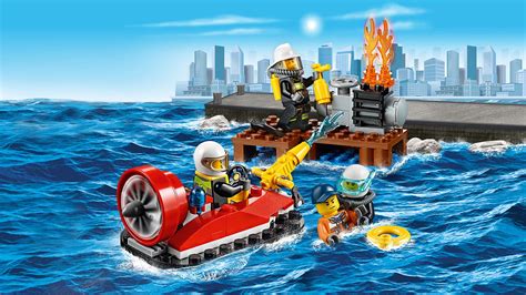Zestaw startowy LEGO City Strażacy 60106 z poduszkowcem i minifigurkami strażaków