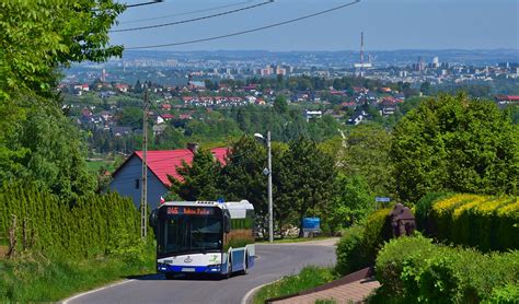 Zdjęcie doszczętnie spalonego autobusu w miejscowości Ciekoty