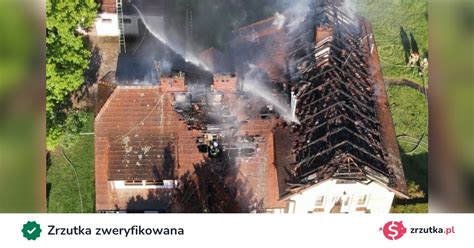 Zdjęcie przedstawiające spalone ruiny domu jednorodzinnego po pożarze